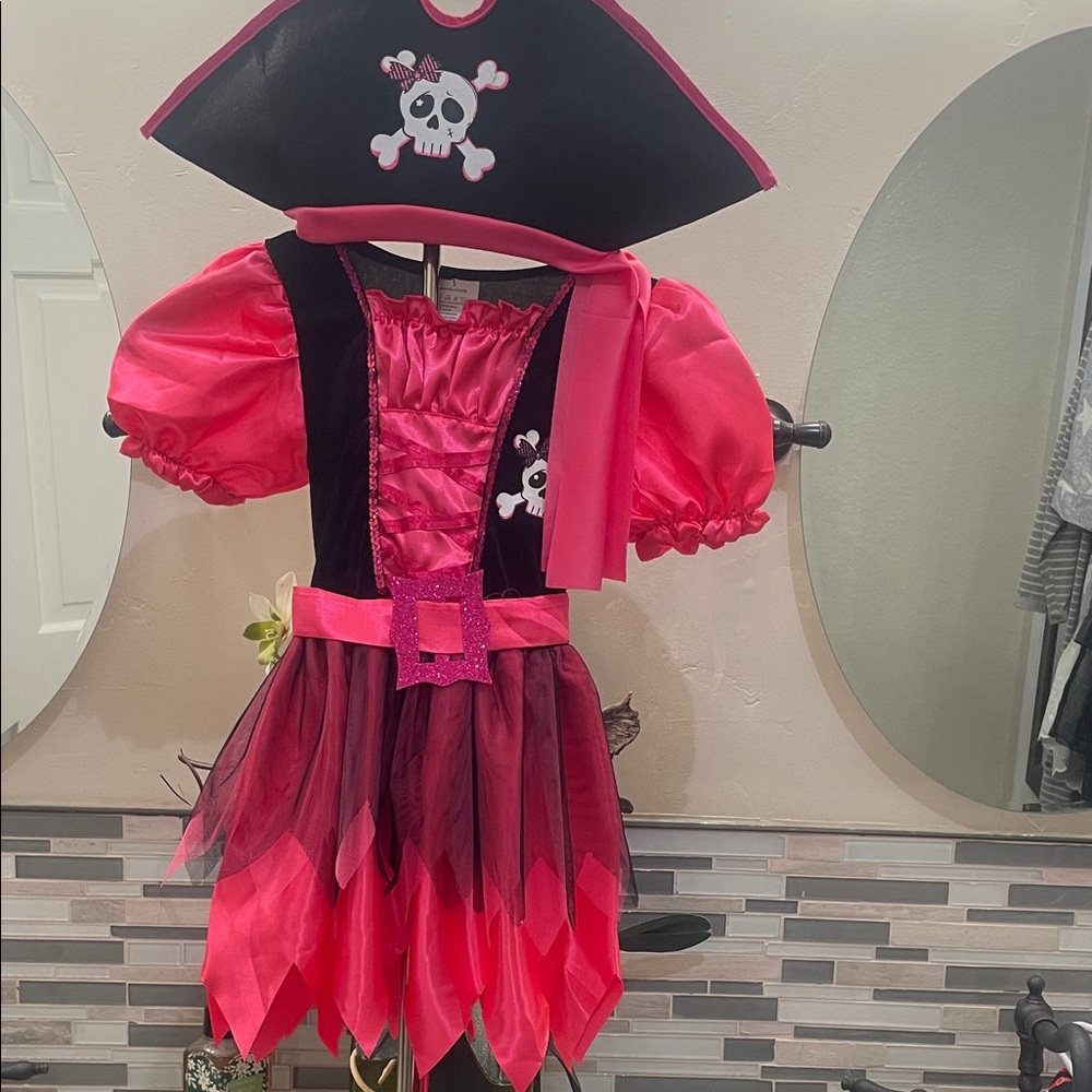 Pirate costume NWOT